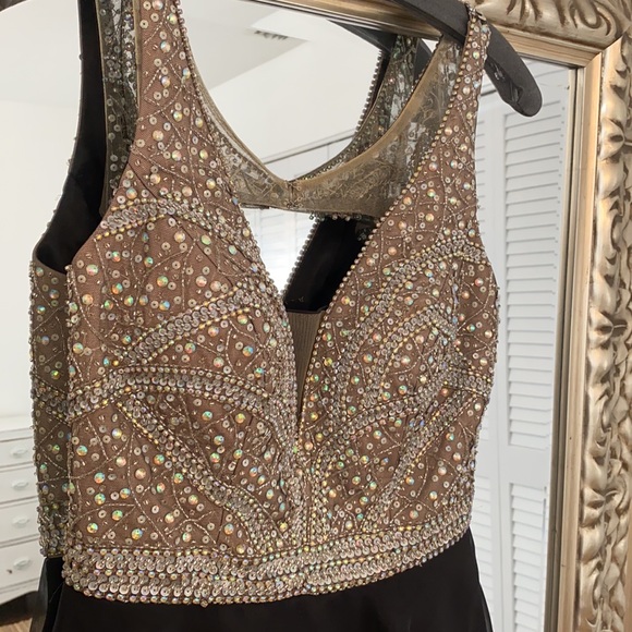 WISP Dress - Picture 2 of 10